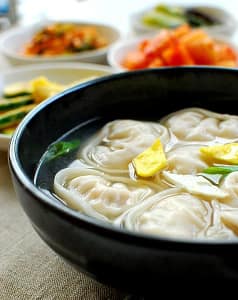 Korean noodle soup with dumplings