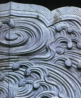 bas-relief Japanese gate detail